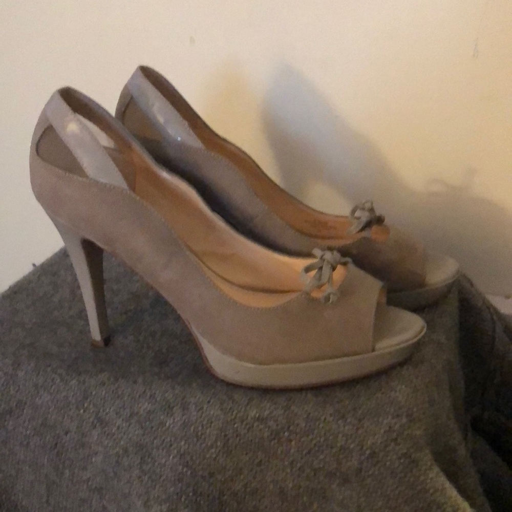 Marc Fisher Taupe platform heels